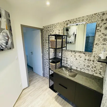 La Cour Barbatre Terrasse *