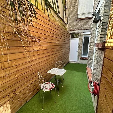 La Cour Barbatre Terrasse *