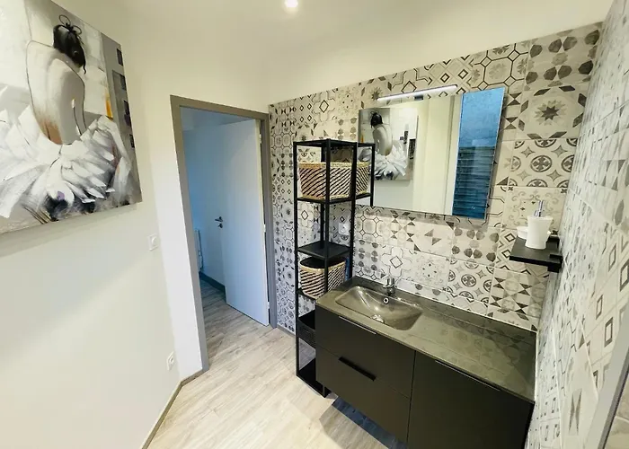 La Cour Barbatre Terrasse *