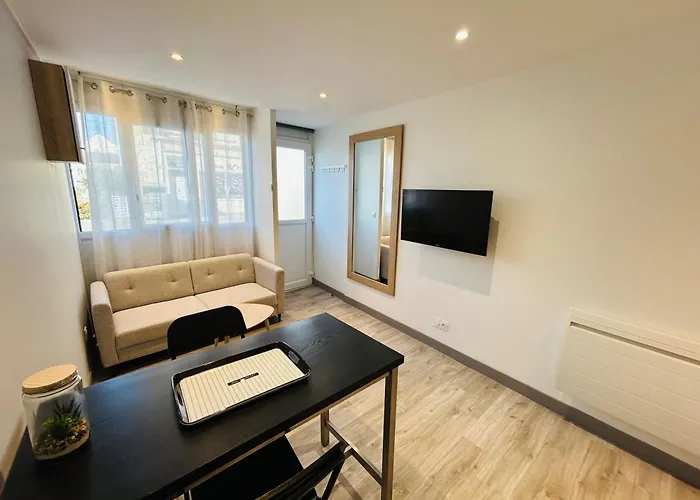 La Cour Barbatre Terrasse * Reims